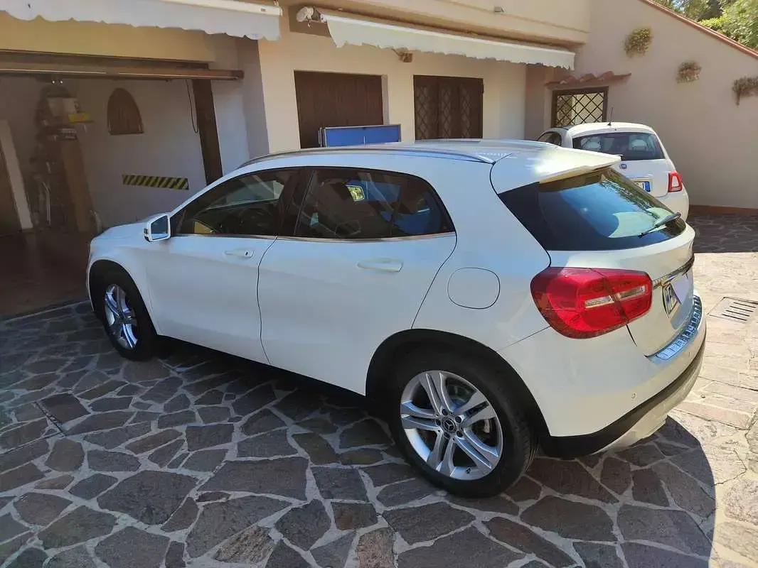 Usata Mercedes GLA180 109 CV (80 kW) 2016 Bianco SUV
