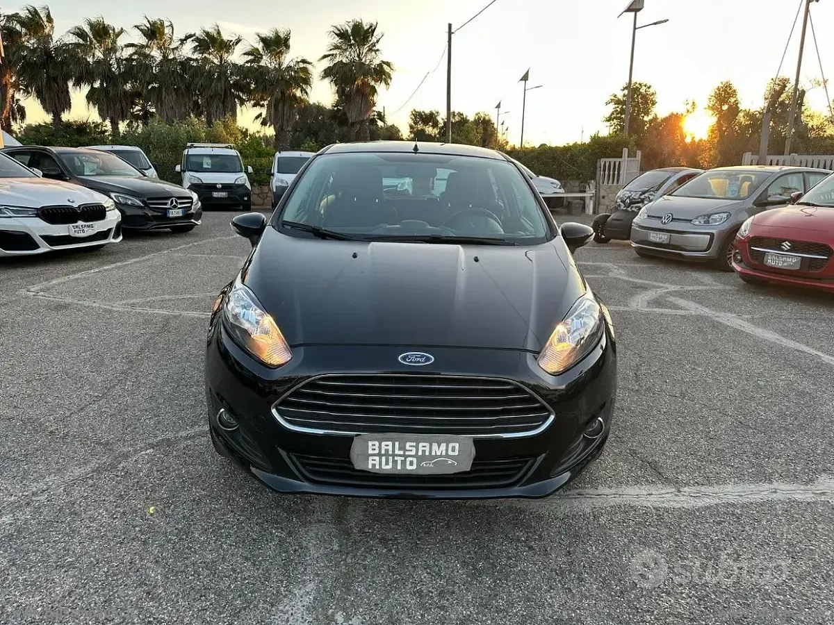Usata Ford Fiesta Titanium 75 CV (55 kW) 2015 Grigio Utilitaria