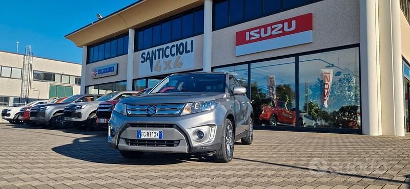 Grigio Usata 2017 Suzuki Vitara SUV | 11.500 € (Buon prezzo) - Immagine 1/4