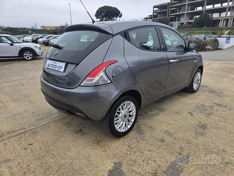 Usata Lancia Ypsilon Gold 95 CV (69 kW) 2015 Grigio Utilitaria