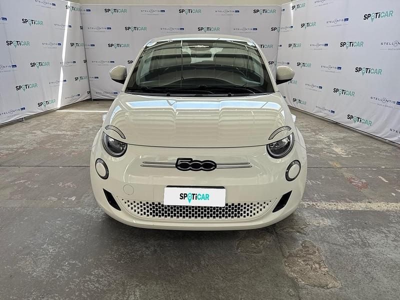 Usata Fiat 500e Action 69 kW (95 CV) 2025 Bianco Utilitaria