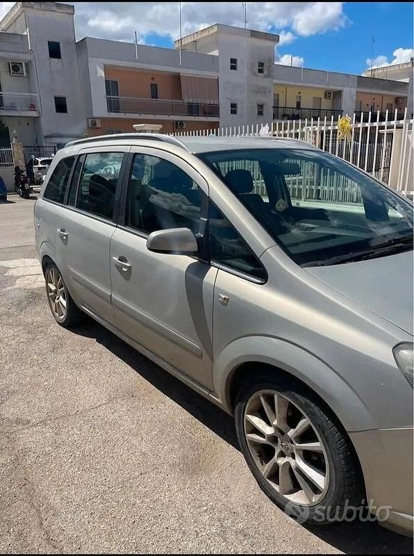 Usata Opel Zafira 2005 Monovolume