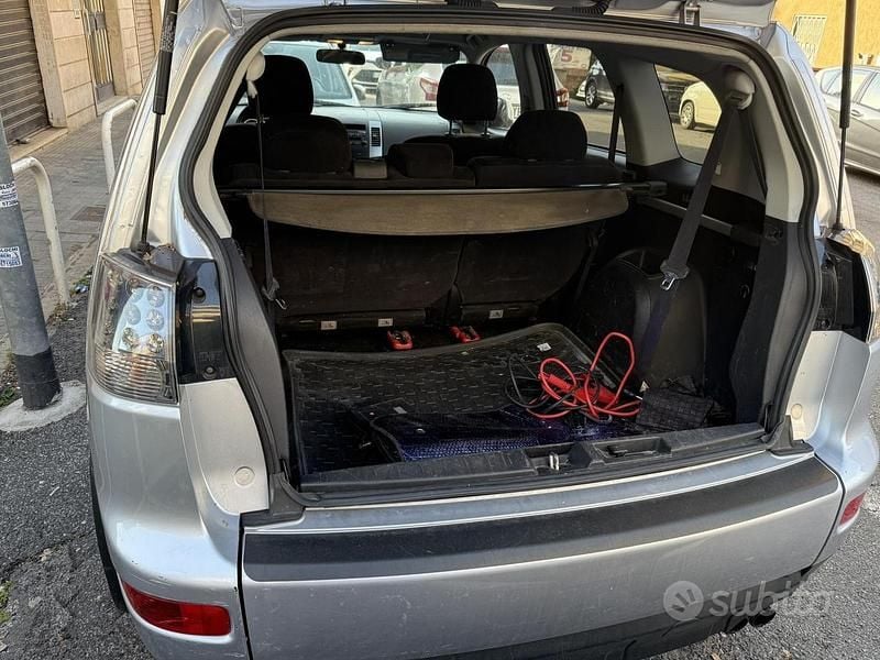 Usata Mitsubishi Outlander Intense 177 CV (130 kW) 2007 Grigio SUV