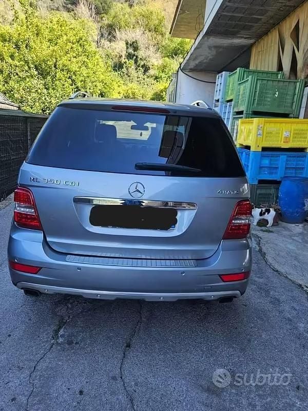 Usata Mercedes ML350 235 CV (172 kW) 2009 Grigio SUV