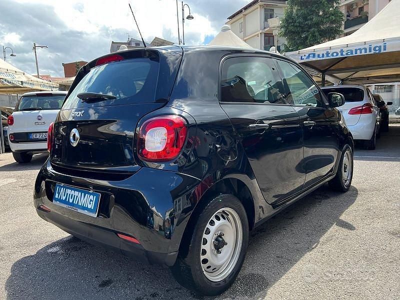Usata Smart ForFour Prime 71 CV (52 kW) 2018 Nero Utilitaria