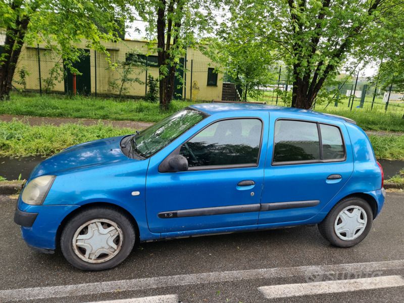 Usata 2003 Renault Clio II Due volumi | 1300 € (Ottimo prezzo) - Immagine 1/4