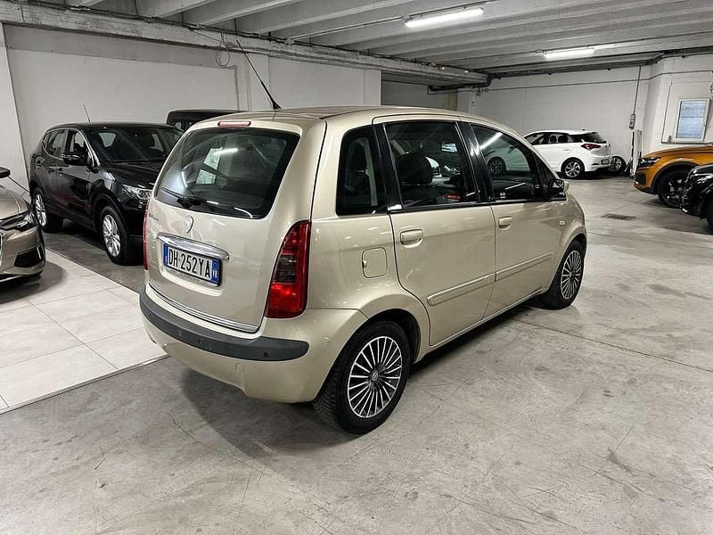 Usata Lancia Musa 95 CV (69 kW) 2007 Beige Monovolume