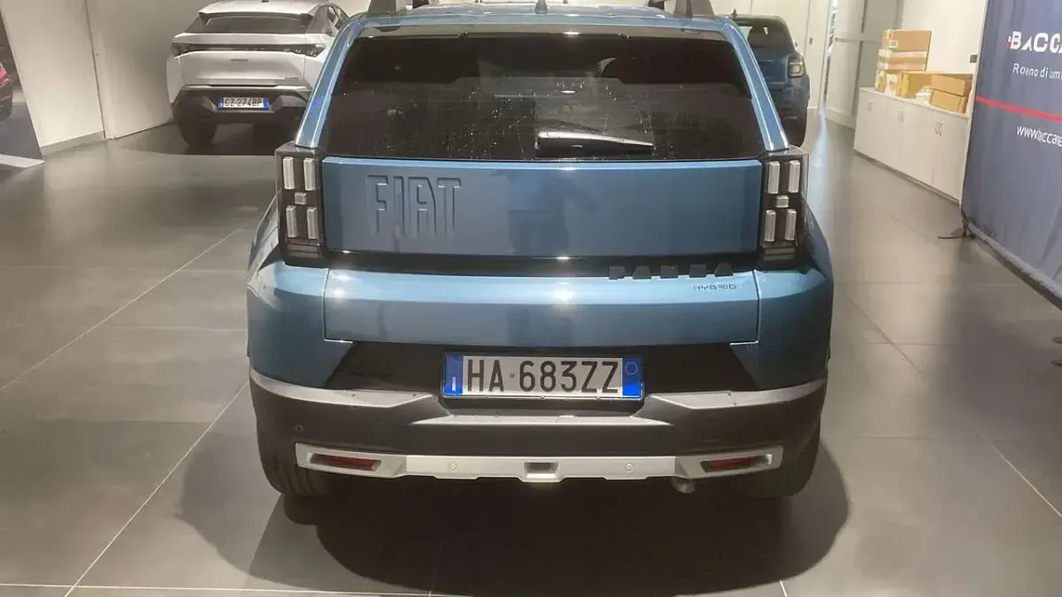 Usata Fiat Grande Panda La Prima 110 CV (80 kW) 2025 Blu/azzurro Utilitaria
