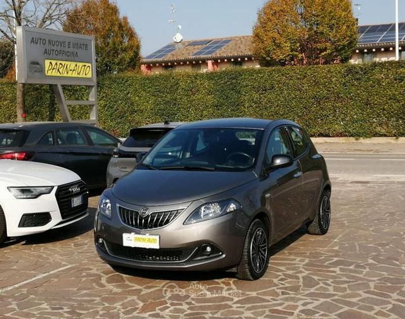 Grigio Usata 2023 Lancia Ypsilon S Due volumi | 12.500 € (Buon prezzo) - Immagine 1/4
