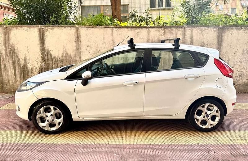 Usata Ford Fiesta Ghia 82 CV (60 kW) 2012 Utilitaria