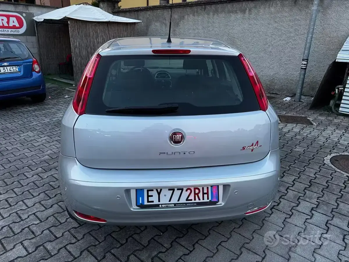 Usata Fiat Punto 77 CV (56 kW) 2015 Grigio Utilitaria