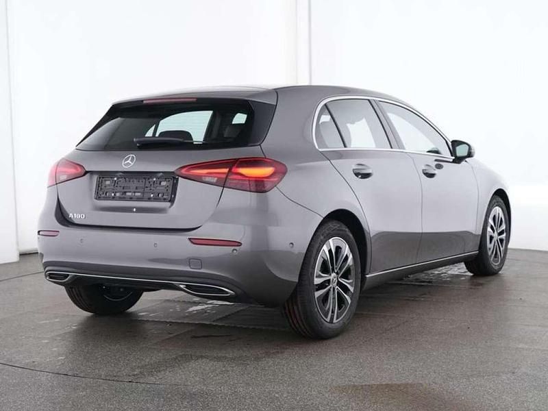 Usata Mercedes A180 Advanced 136 CV (100 kW) 2024 Grigio scuro Berlina