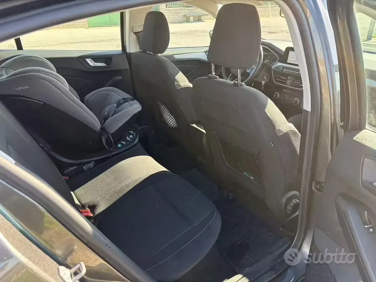 Usata Ford Focus 95 CV (69 kW) 2019 Grigio Berlina