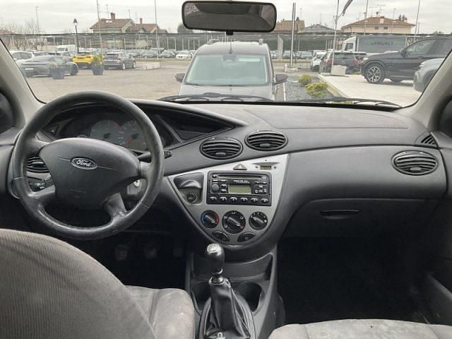 Begagnad Ford Focus Zetec 2004 Grå Kombi