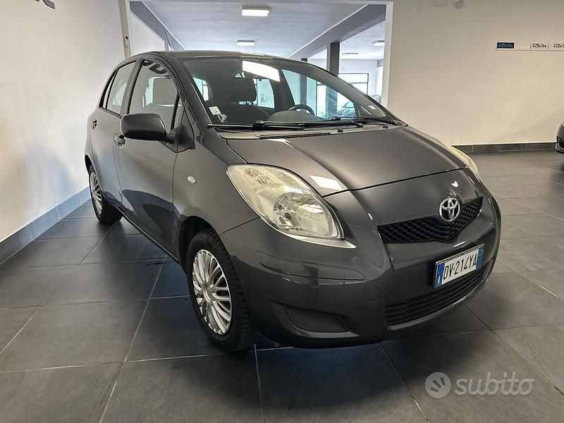 Usata Toyota Yaris 69 CV (50 kW) 2009 Grigio Utilitaria