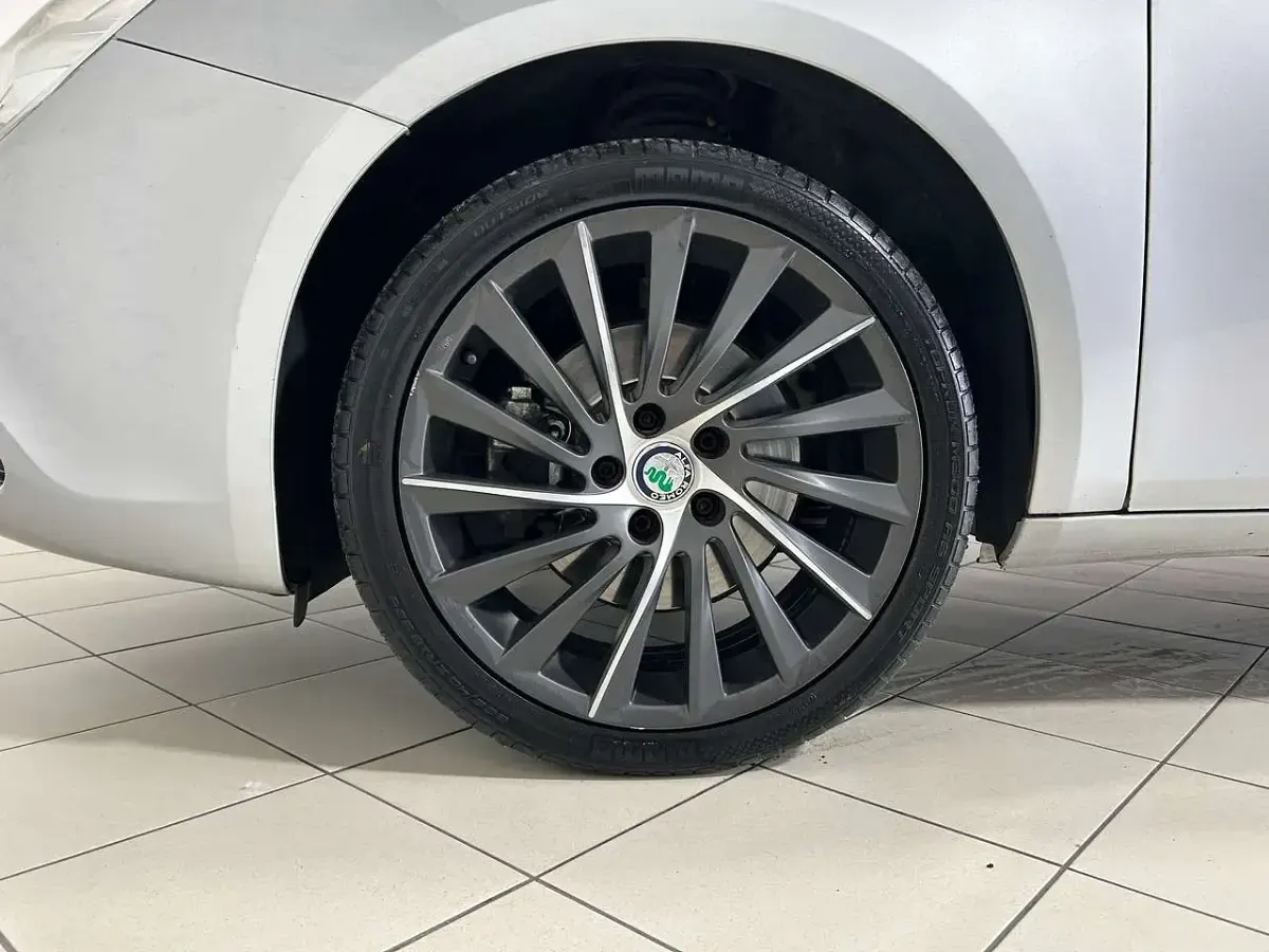 Usata Alfa Romeo Giulietta Distinctive 170 CV (125 kW) 2013 Grigio Utilitaria