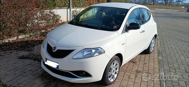 Usata Lancia Ypsilon 2016 Bianco Utilitaria