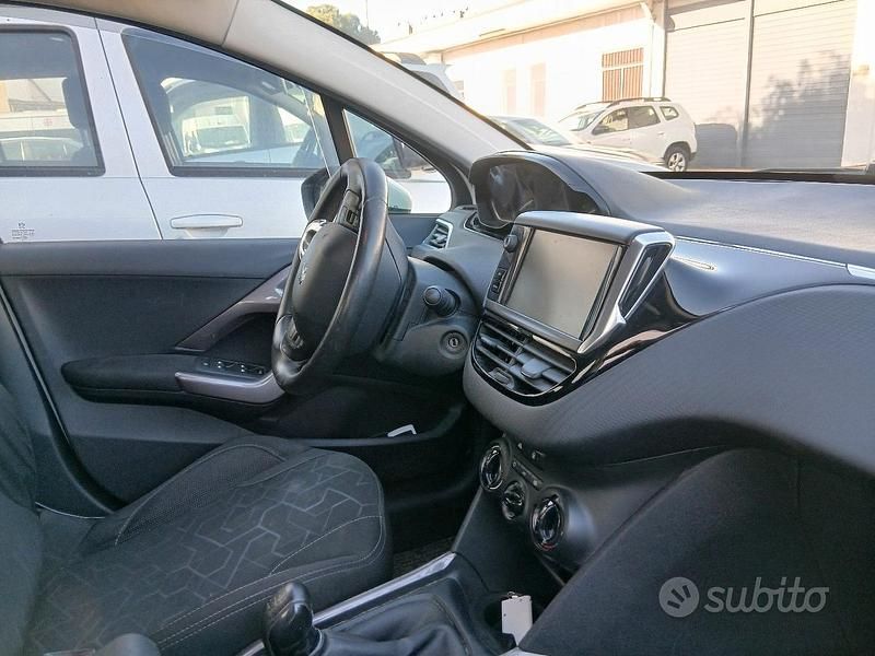 Usata Peugeot 2008 Active 75 CV (55 kW) 2016 Bianco SUV