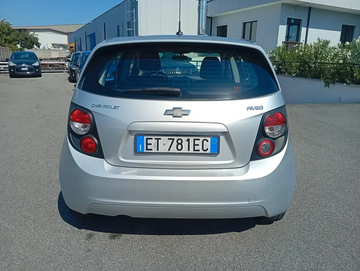 Usata Chevrolet Aveo LS 84 CV (61 kW) 2013 Argento Berlina