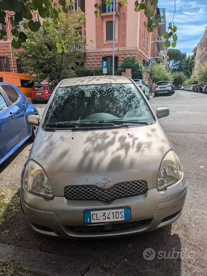 Usata Toyota Yaris Sol 65 CV (47 kW) 2003 Grigio Berlina