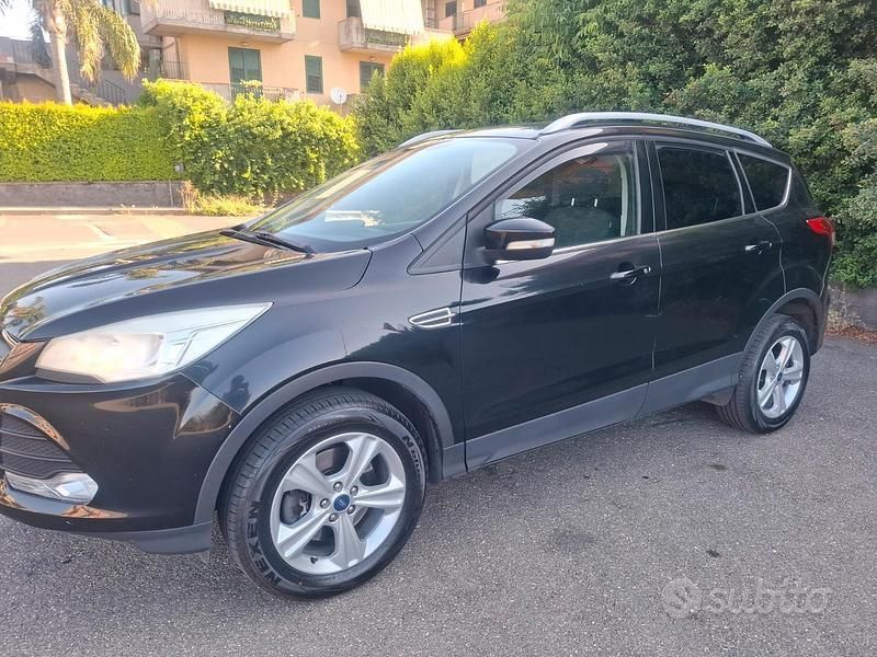 Nero Usata 2014 Ford Kuga SUV | 8500 € (Buon prezzo) - Immagine 1/4