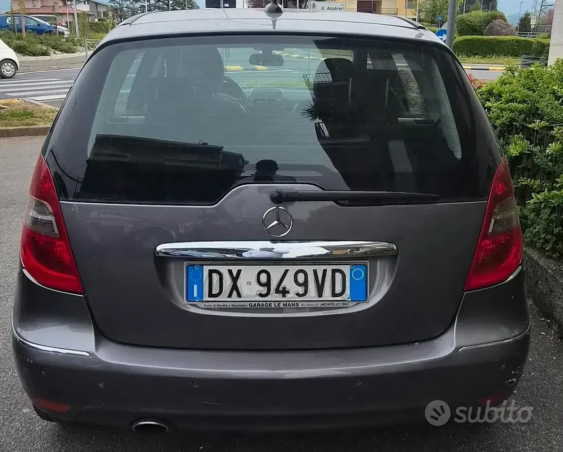 Usata Mercedes A180 Elegance 109 CV (80 kW) 2010 Grigio Berlina