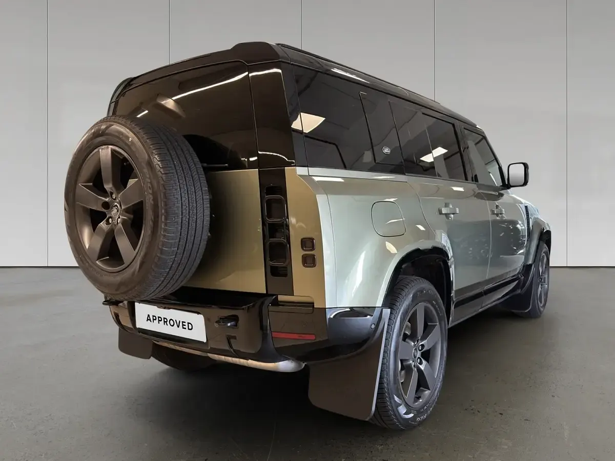 Usata Land Rover Defender HSE Dynamic 249 CV (183 kW) 2024 Pangea green SUV