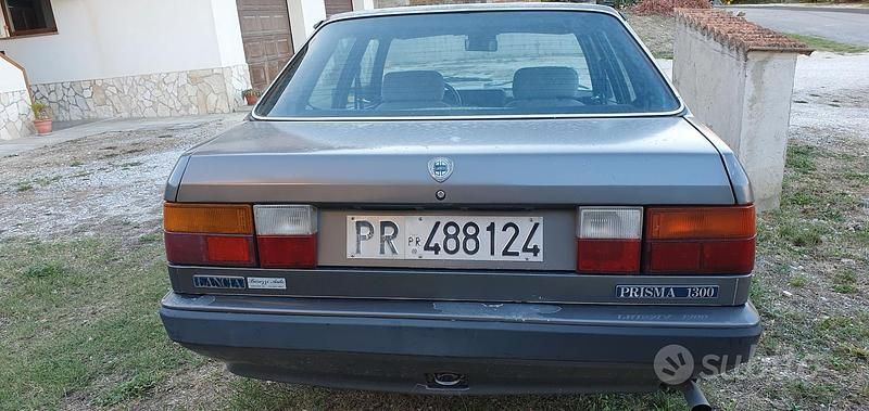 Usata Lancia Prisma 77 CV (56 kW) 1987 Grigio Berlina