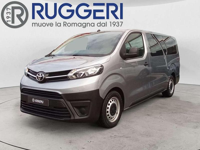 Usata Toyota Proace Lounge 120 CV (88 kW) 2021 Argento Monovolume