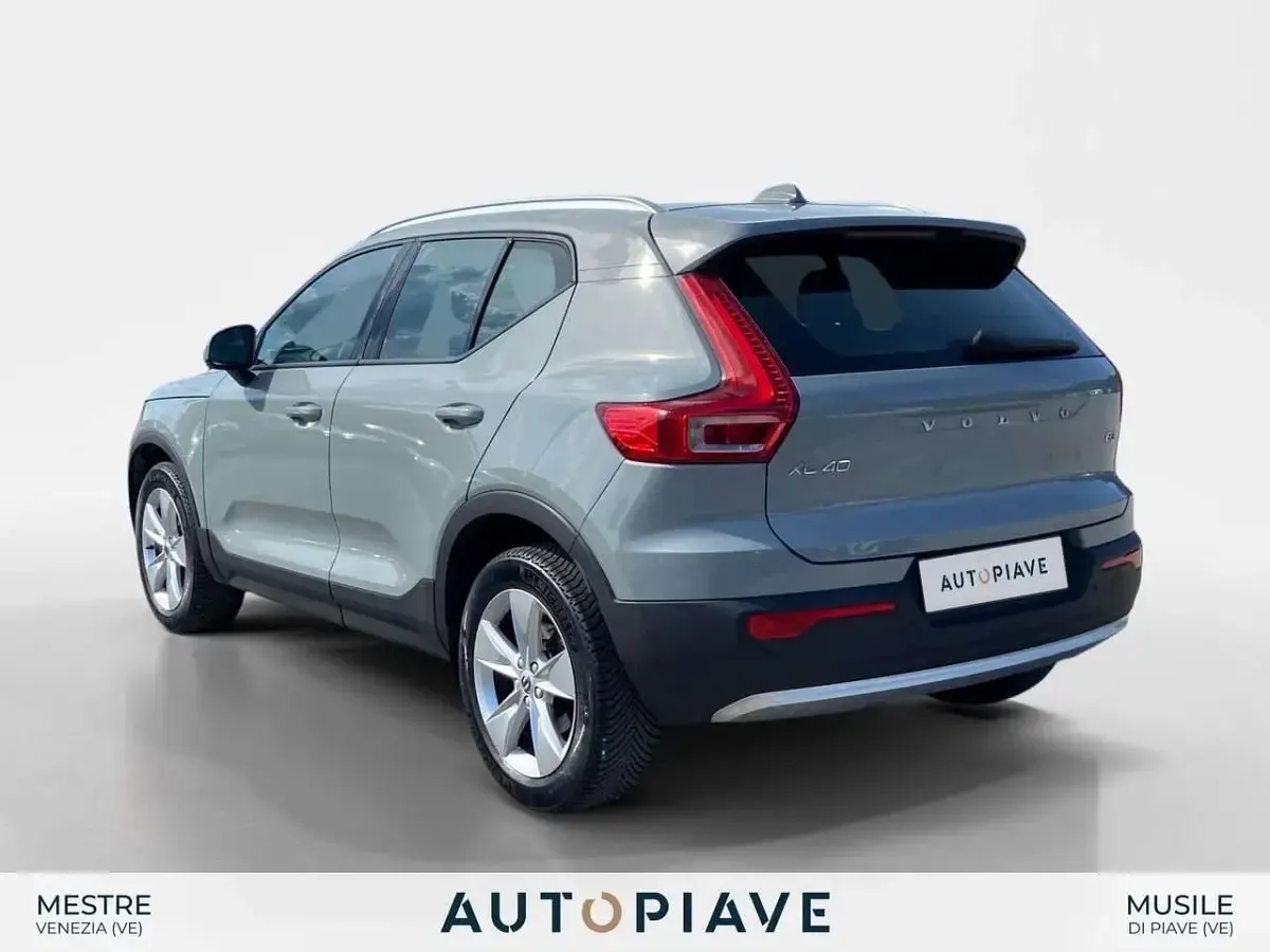 Usata Volvo XC40 Core 197 CV (144 kW) 2024 Grigio SUV