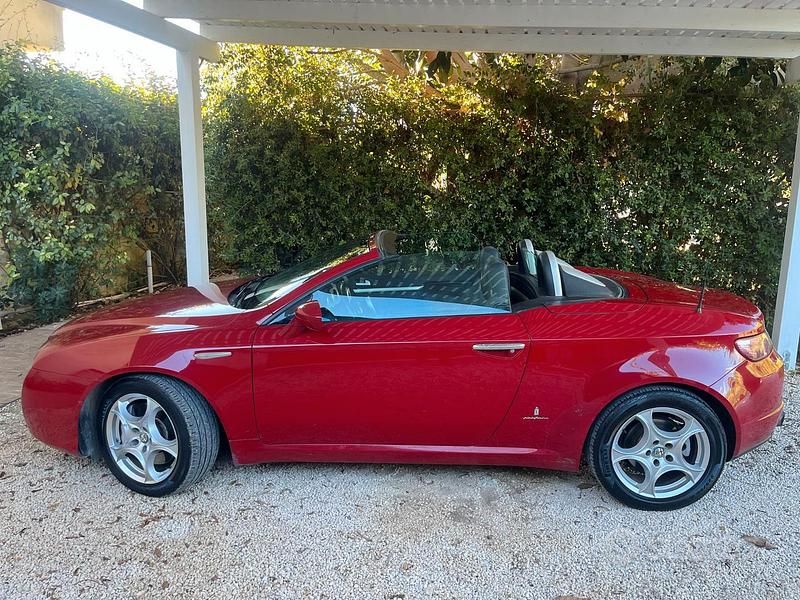 Usata Alfa Romeo Spider 200 CV (147 kW) 2007 Rosso Cabrio
