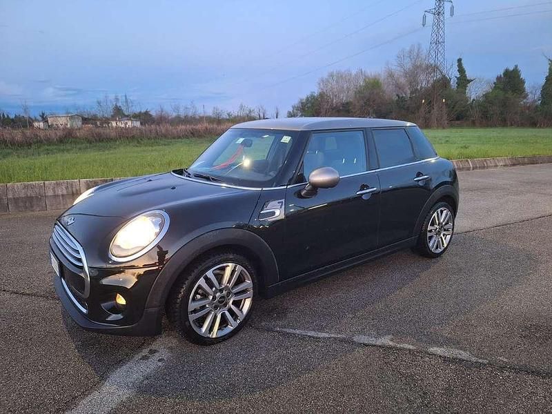 Occasion Mini Cooper D Seven 116 ch (85 kW) 2017 Noir Citadine