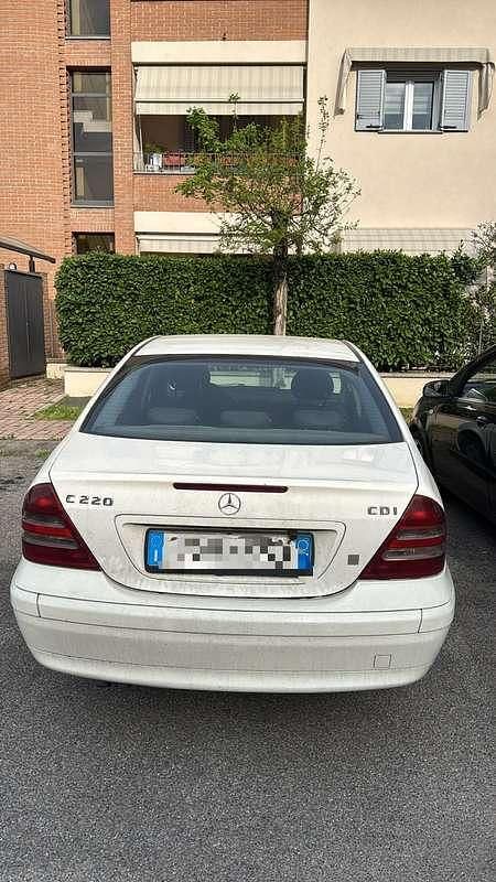 Usata Mercedes C220 Classic 143 CV (105 kW) 2003 Bianco Berlina