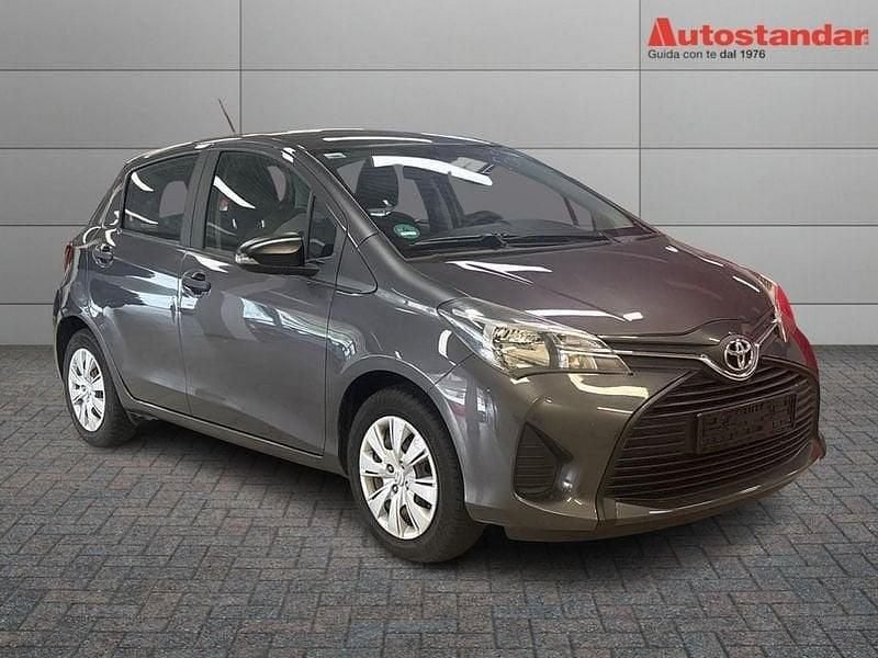 Usata Toyota Yaris Active 69 CV (50 kW) 2016 Grigio Utilitaria