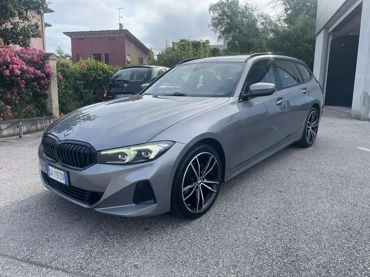 Usata BMW 318 150 CV (110 kW) 2022 Grigio Station wagon