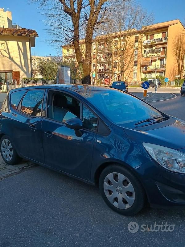 Usata Opel Meriva 95 CV (69 kW) 2011 Blu Monovolume