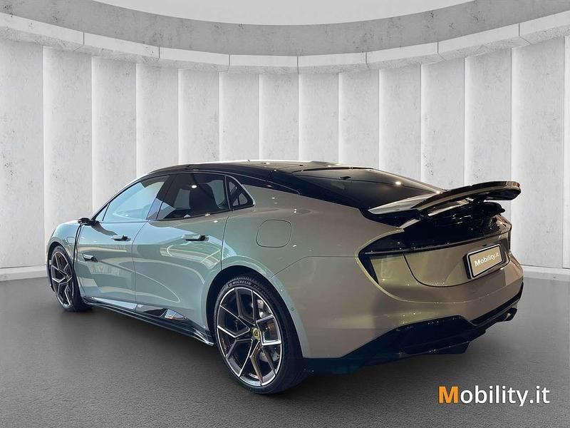 Nuova Lotus Emeya 139 kW (190 CV) 2026 Boreal grey Utilitaria