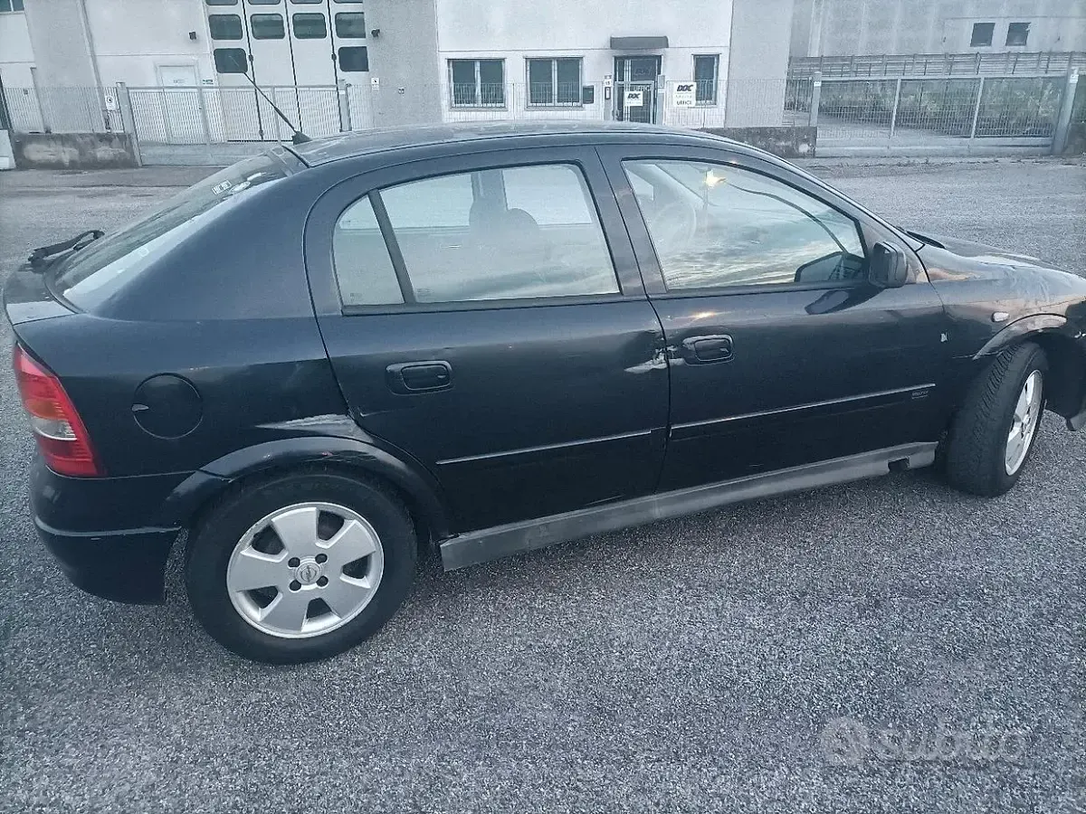 Usata Opel Astra 75 CV (55 kW) 2003 Bluazzurro Berlina