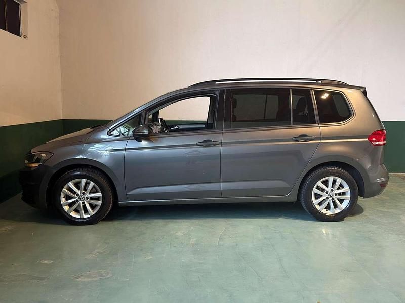 Usata VW Touran Highline 116 CV (85 kW) 2018 Grigio canna di fucile Monovolume