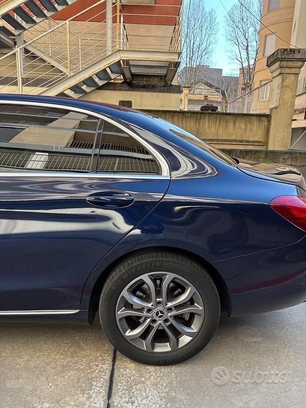 Begagnad Mercedes C200 Exclusive 136 HK (100 kW) 2018 Blå Sedan