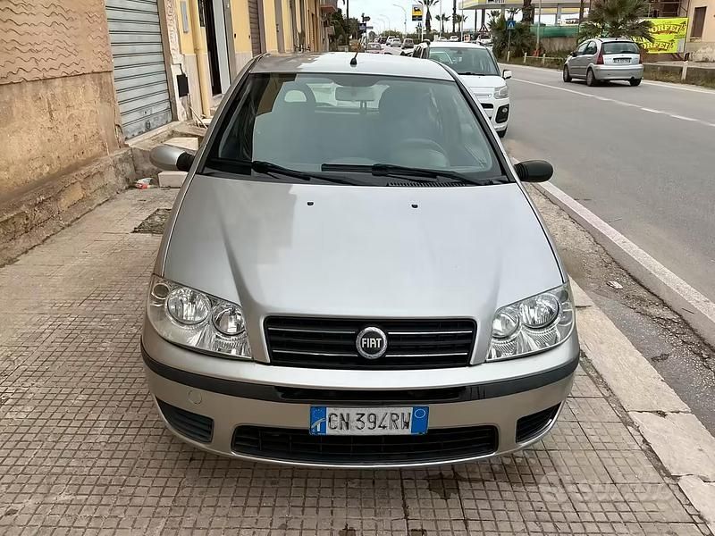 Usata Fiat Punto Dynamic 59 CV (43 kW) 2004 Grigio Utilitaria