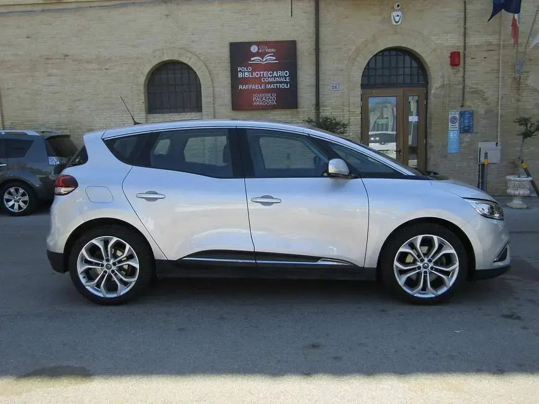 Usata Renault Scenic E-Tech 120 CV (88 kW) 2021 Argento Monovolume