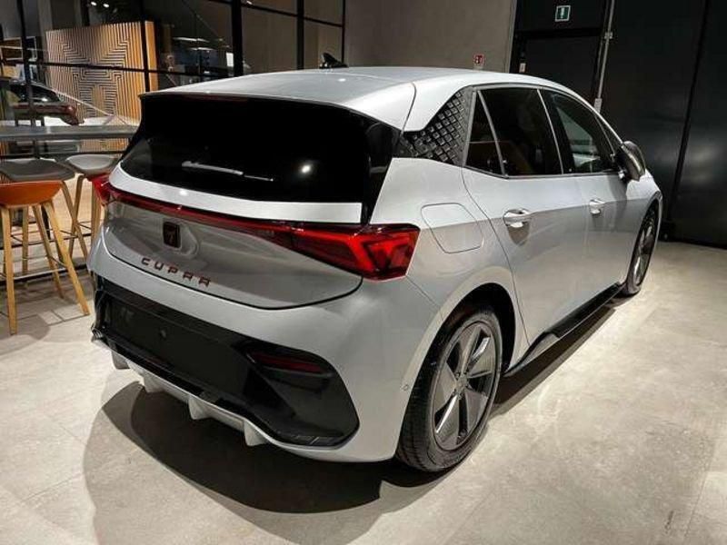 Usata Cupra Born 150 kW (204 CV) 2022 Grigio Utilitaria