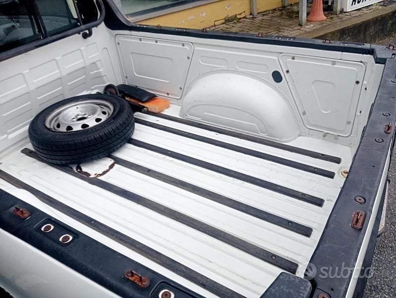 Usata Fiat Strada 60 CV (44 kW) 2001 Bianco Pick-up