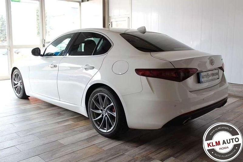 Usata Alfa Romeo Giulia Super 179 CV (131 kW) 2016 Bianco Berlina