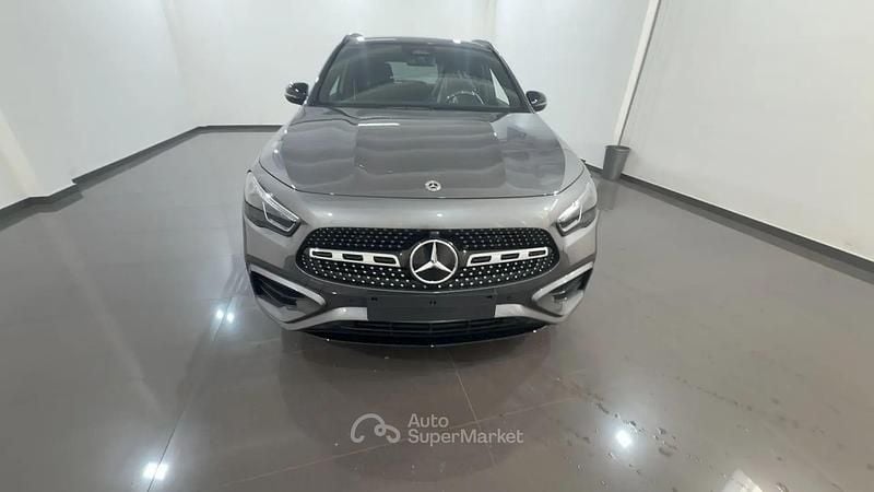 Nuova Mercedes GLA200 AMG line 150 CV (110 kW) 2026 Gray SUV
