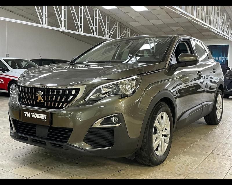 Verde Usata 2019 Peugeot 3008 Active SUV | 14.499 € (Super prezzo) - Immagine 1/4