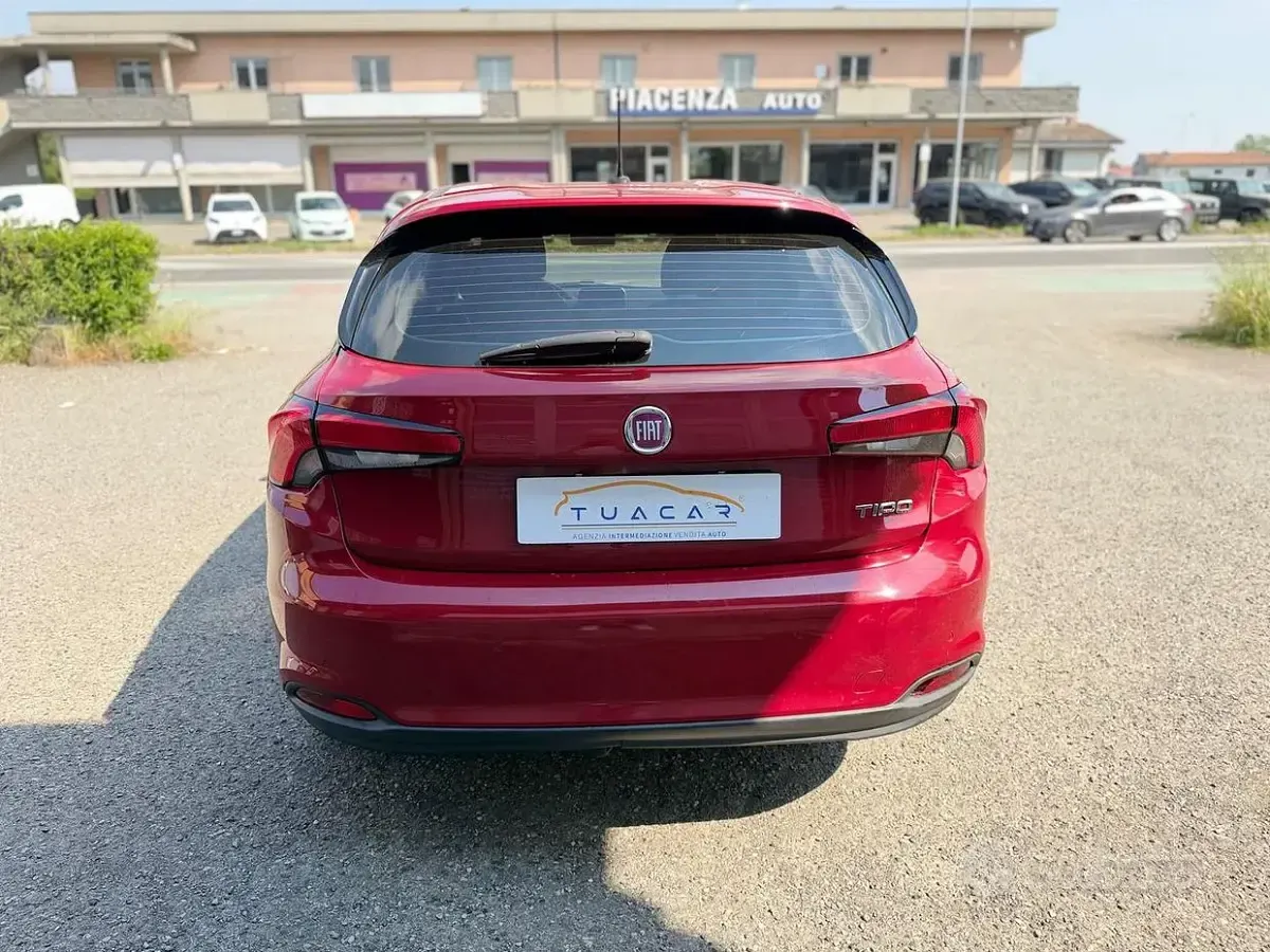Gebraucht Fiat Tipo Easy 120 PS (88 kW) 2017 Rot Limousine