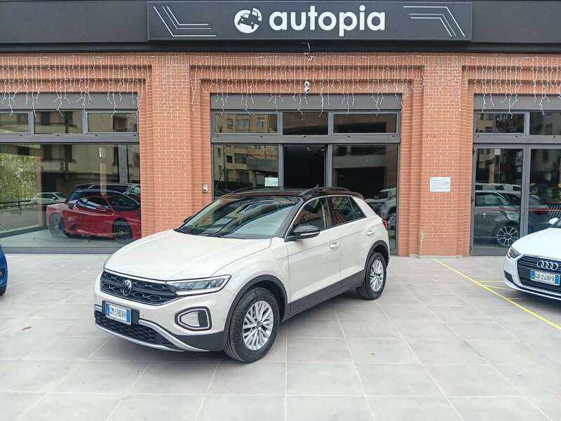 Grigio Usata 2023 VW T-Roc Life SUV | 23.500 € (Buon prezzo) - Immagine 1/4