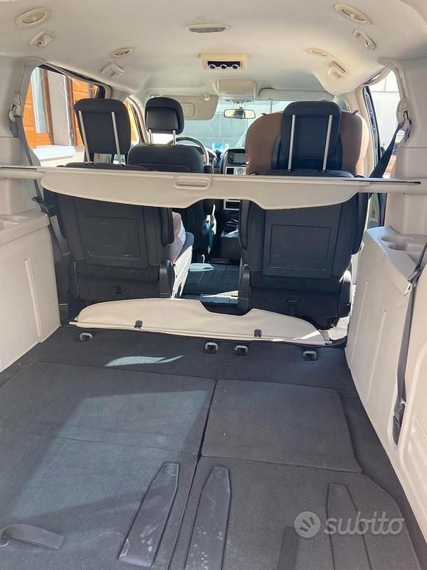 Usata Chrysler Grand Voyager 163 CV (119 kW) 2010 Nero Monovolume